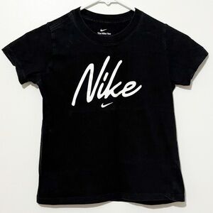 5/20$ Nike Girls Black T-Shirt Size Small